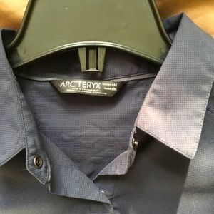 Arcteryx women long sleeve snap button down